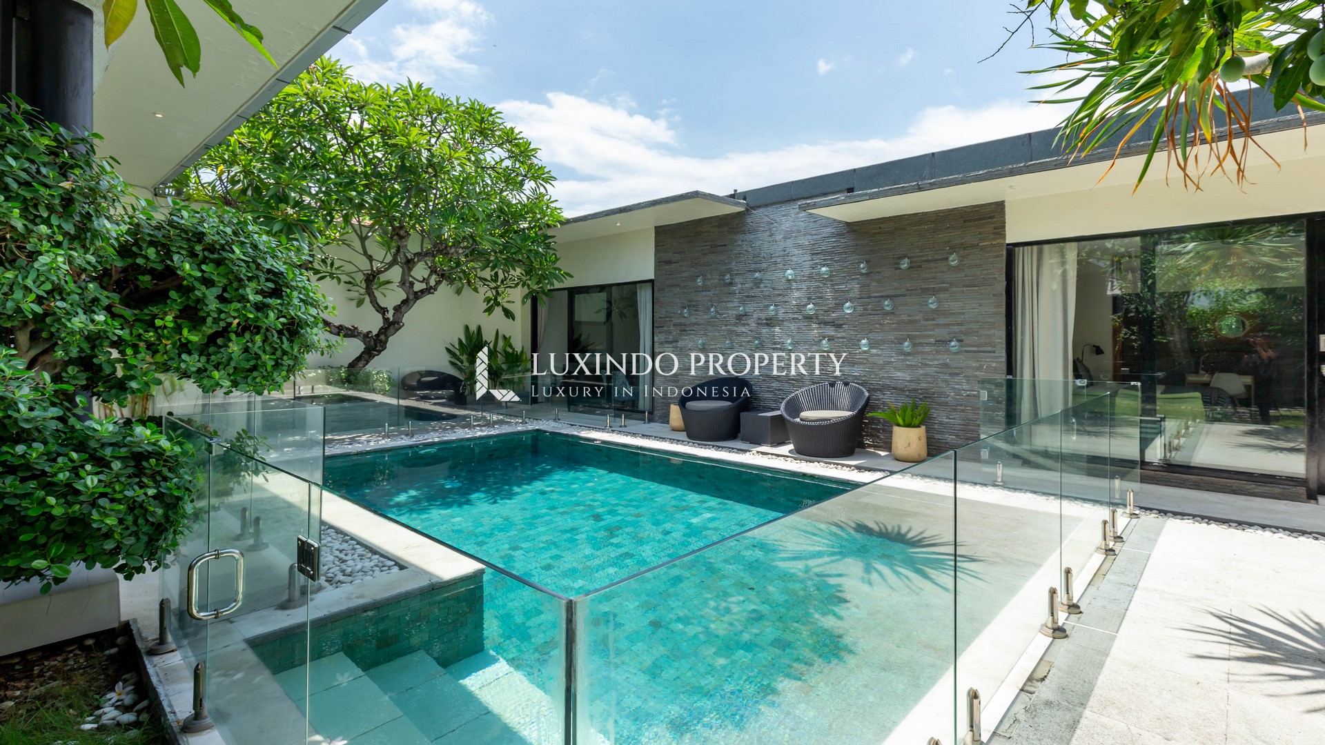 SEMINYAK - A SLEEK 2-BEDROOM LEASEHOLD VILLA FOR SALE (LHV879)